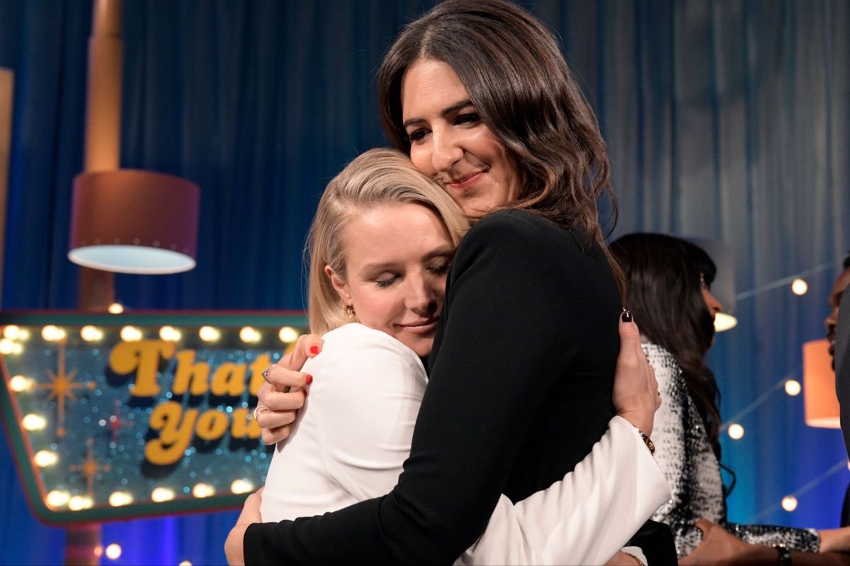 filmsjroberts's tweet photo. kristen bell always closing her eyes whilst hugging d’arcy carden 😭🥹 https://t.co/kcOlt8UFmx