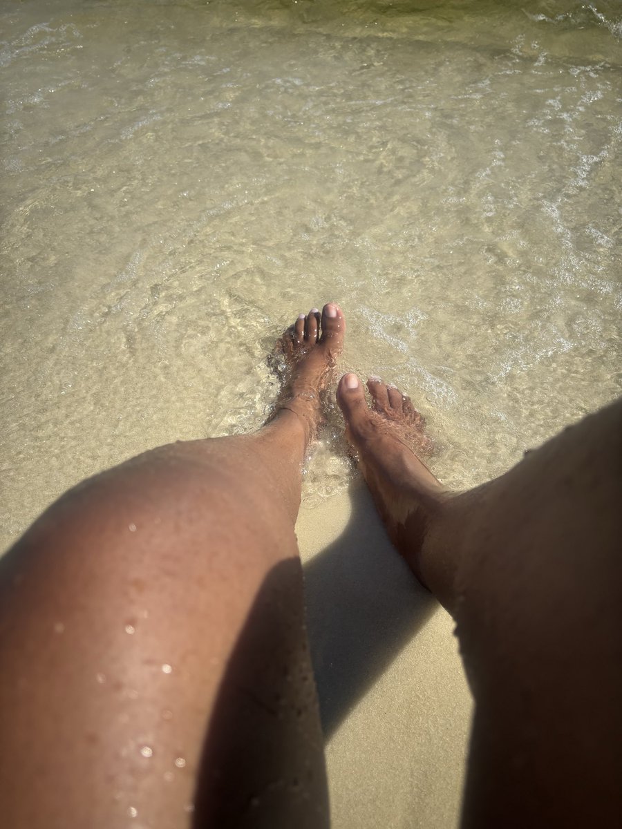 Pretty_IP21's tweet photo. Just dropped some beach content 🌊
Sandy soles, wet toes, and bare feet in the sun…
Who wants a closer look?
Full sets on FeetFinder
Link in bio 💕
#feetpics #soles #beachfeet https://t.co/aOR1QC9OhT