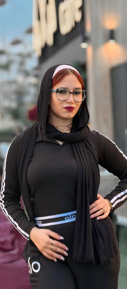 vz1tz6's tweet photo. أختك الي  عايشه ف طبقه غير طبقتو الاجتماعيه وجيبالكو العين ع الفاضي😂 https://t.co/8XDlEDA4ep
