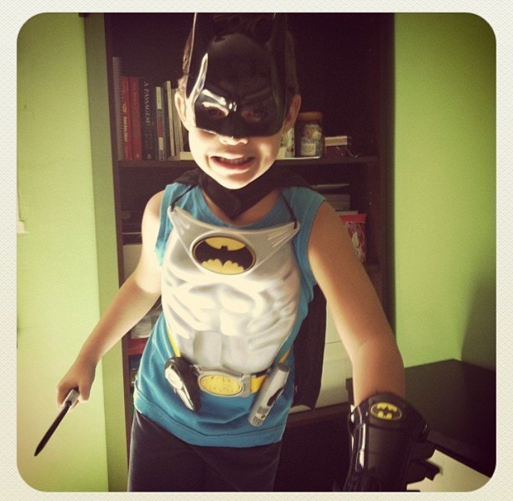 luishsccp's tweet photo. agora de forma séria, feliz #BatDay pra quem comemora :) 🖤🦇 https://t.co/ZnD1KmxWD0
