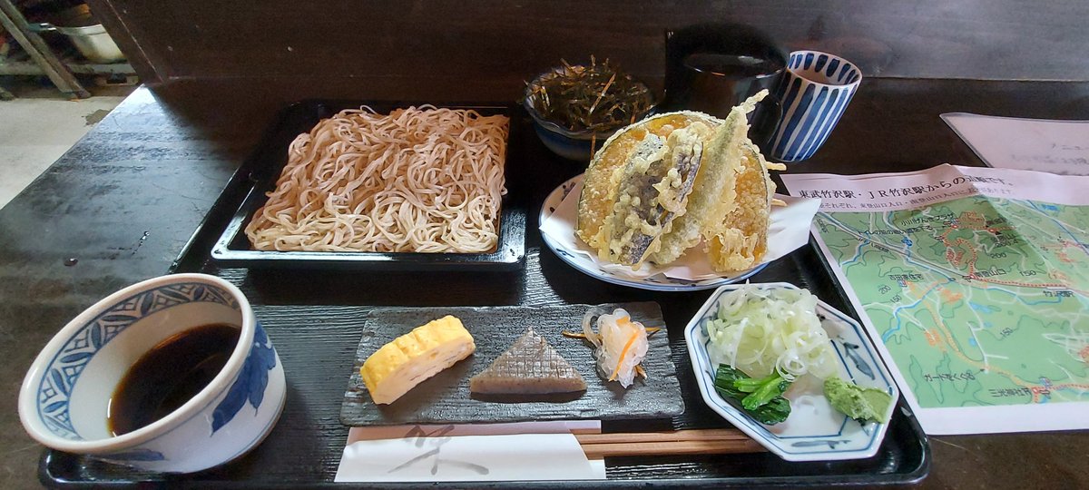 A13a0C0's tweet photo. 金勝山から官ノ倉山に行く途中にあったお蕎麦屋さん、勝呂。
吉田家住宅の近くです。
ざる蕎麦800円と野菜天ぷら400円をいただきました。
駐車場もあるから、今度は両親を連れて行きたいな。
#金勝山　#官ノ倉山　#蕎麦　#吉田家住宅 https://t.co/OwoXUW07Tc