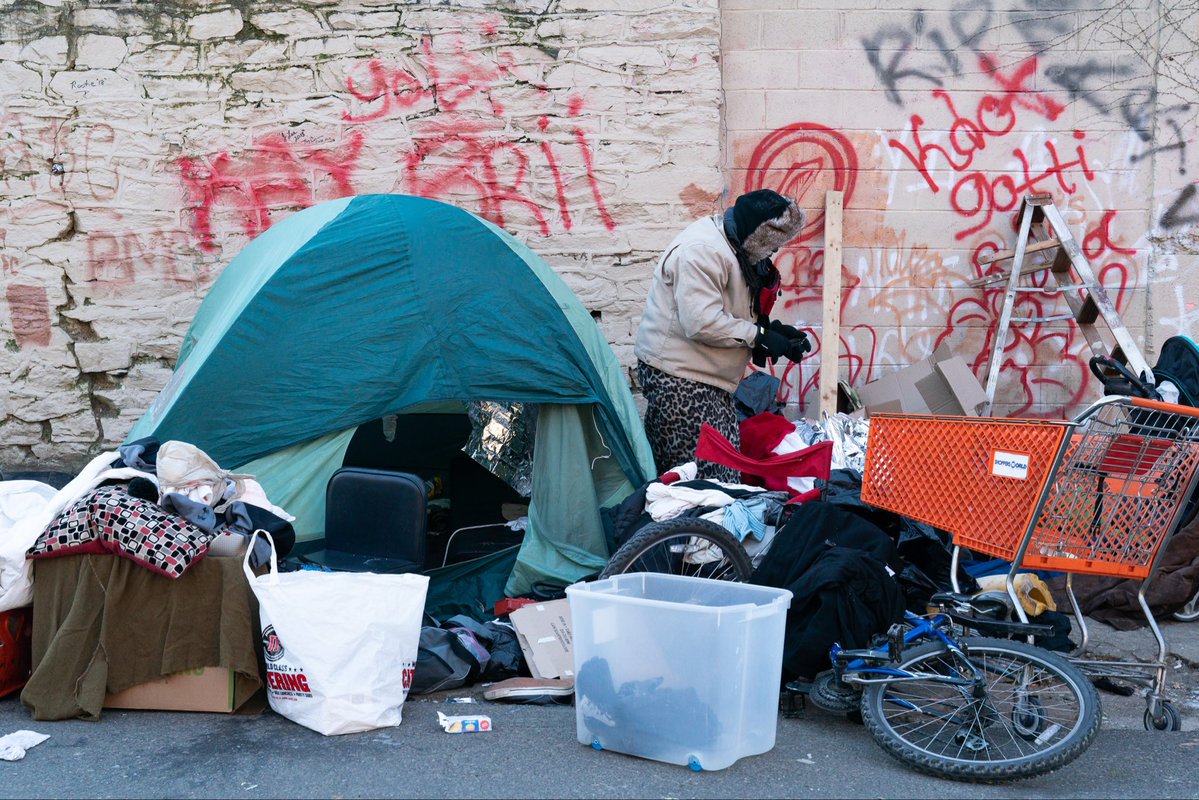 BubblesToBurst's tweet photo. @canthavepudding A live exhibit from the Museum of Living Under Capitalism found on US streets. https://t.co/Ue2cKWRhZ9