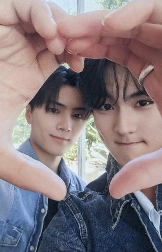 jaywonacervo_'s tweet photo. 🚨FAMOSOS: Jay se declara para Jungwon:

“Eu sou capaz de entrar na frente de uma b4la por você! Você é um menino puro e não merece a maldade dessas pessoas. Você foi a melhor coisa que aconteceu em todos esses 24 anos de vida que eu tenho... EU TE AMO YANG JUNGWON” https://t.co/T4KtDbFBea