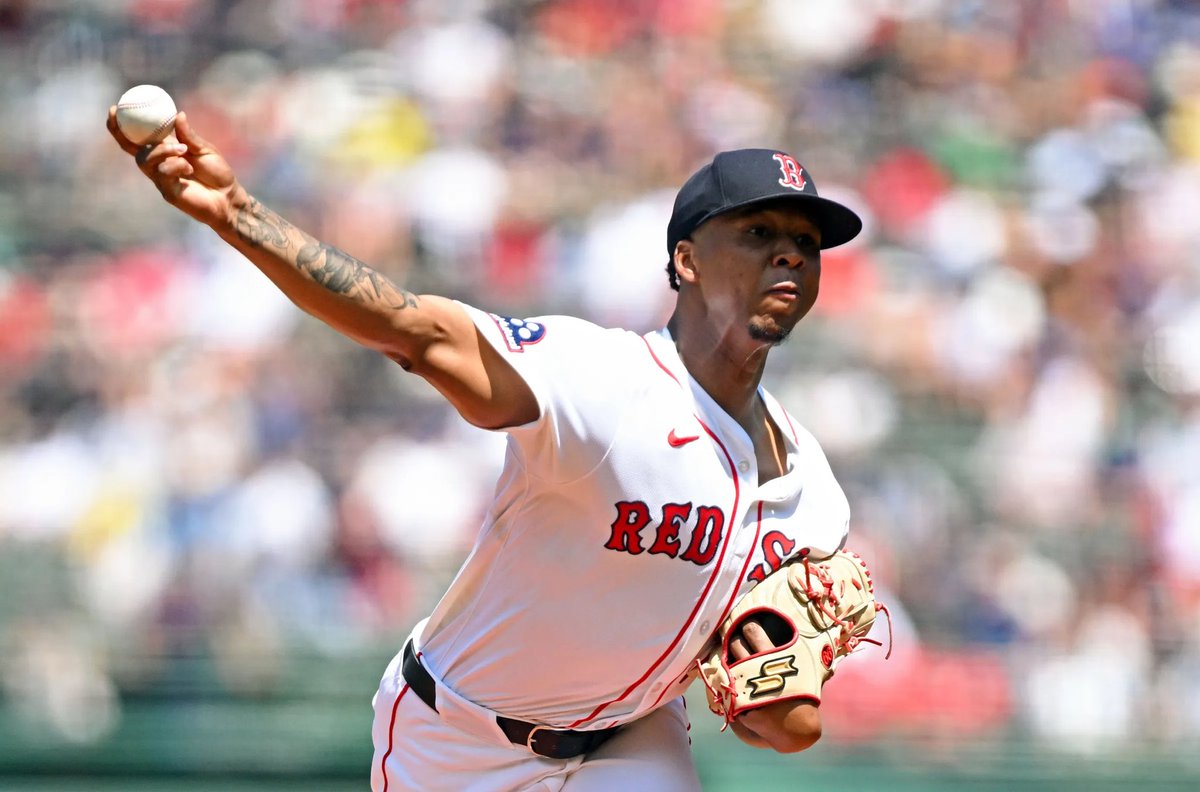 JakeIggy's tweet photo. Brayan Bello has gotten back on track as a starter 😤

Over his last two starts: 1.38 ERA, 13 IP, 9 H, 2 BB, 18 K

After being statistically the worst starting pitcher to begin the season, it’s been incredible to see what Bello has overcome this season https://t.co/gmiMuE0dP9
