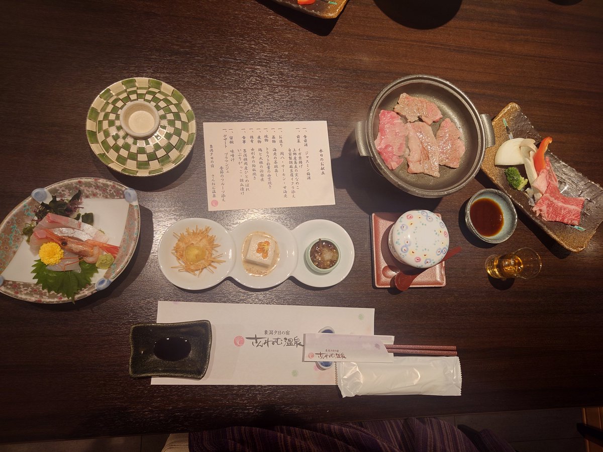 ebigari6128's tweet photo. 昨日疲れ果てて寝ちゃったが。
秋田旅行初日夕飯〜！
自分で焼く肉は格別だったぜよ！ https://t.co/IkOYnEz5Kx