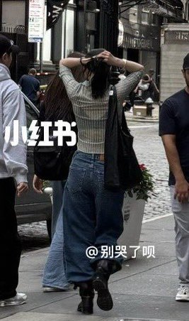 gardenare's tweet photo. something about karina’s back view in this outfit… i need a proper photo of this look https://t.co/YYaOgLuSa8