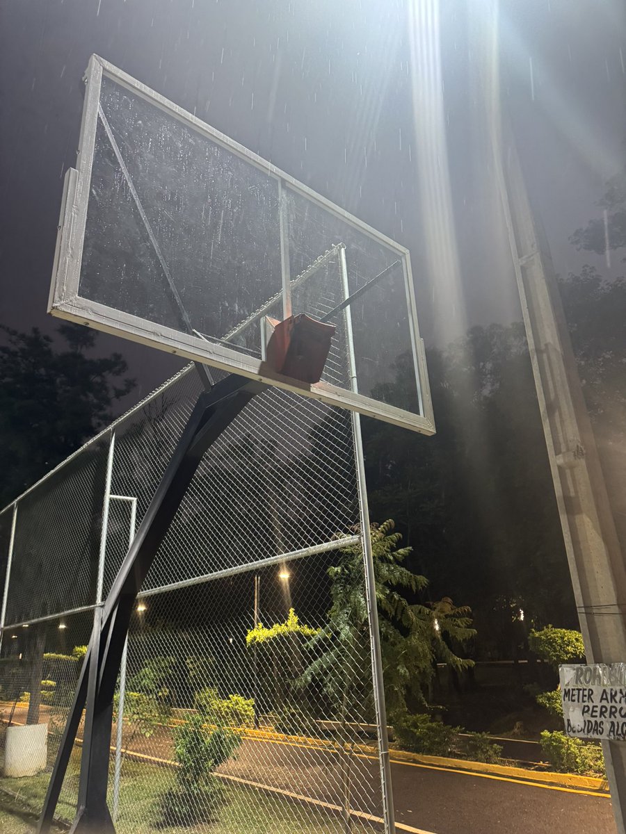 renatofranjeado's tweet photo. Ciclovía de San Lorenzo 🏀
Increíble como la gente no puede cuidar nada. https://t.co/VLD0f1Vlw3