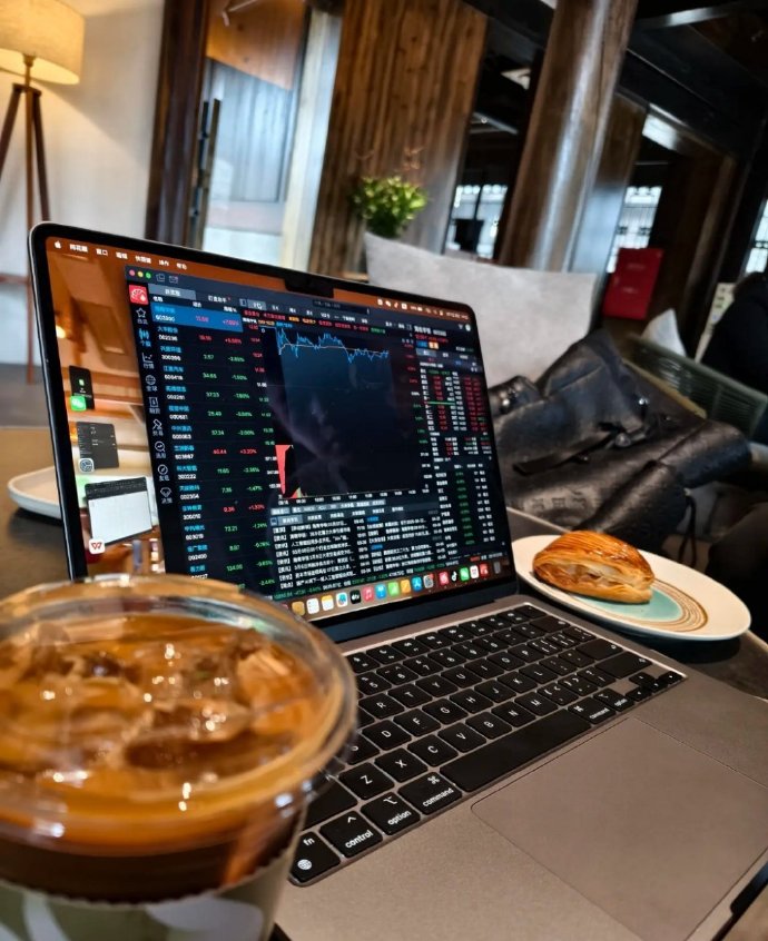Uss7725's tweet photo. Just hit the "submit" button on my final project—glad that semester’s all wrapped up! No more late nights, just a well-deserved coffee now.， https://t.co/LEtTzjYnKm
