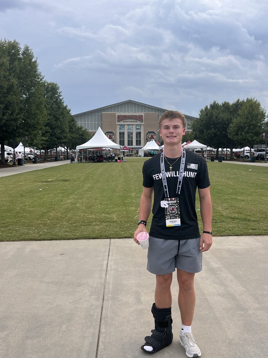 BlakeGaul's tweet photo. I had a great time visiting USC. 🐓Thank you Coaches and Staff for the hospitality. Good to talk with Coach Smiley when I could! Go Cocks.💯 
@GamecockFB @GCockRecruiting @CoachKrysl @MatthewOh2026 @DanOrnerKicking @_CoachCook  @CoachSBeamer @GamecockTalk https://t.co/iIem2A3sYa