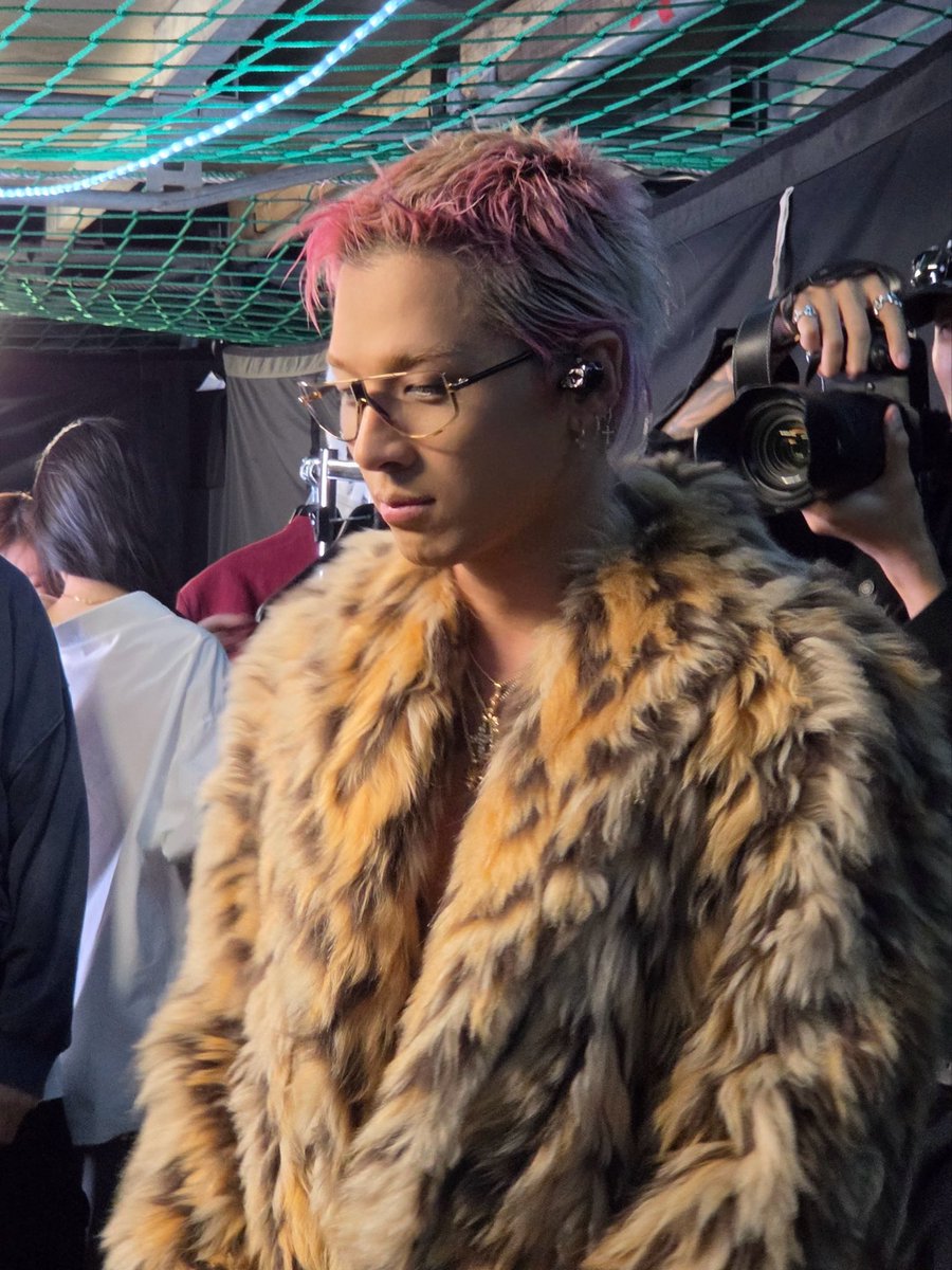 Realtaeyang's tweet photo. [📸] BIGBANG 2026-2027 WORLD TOUR < XX : COSMOS > IN PARIS

🐻‍❄️🐯

#TAEYANG #태양
#THEBLACKLABEL #더블랙레이블 https://t.co/RAMstOv97b