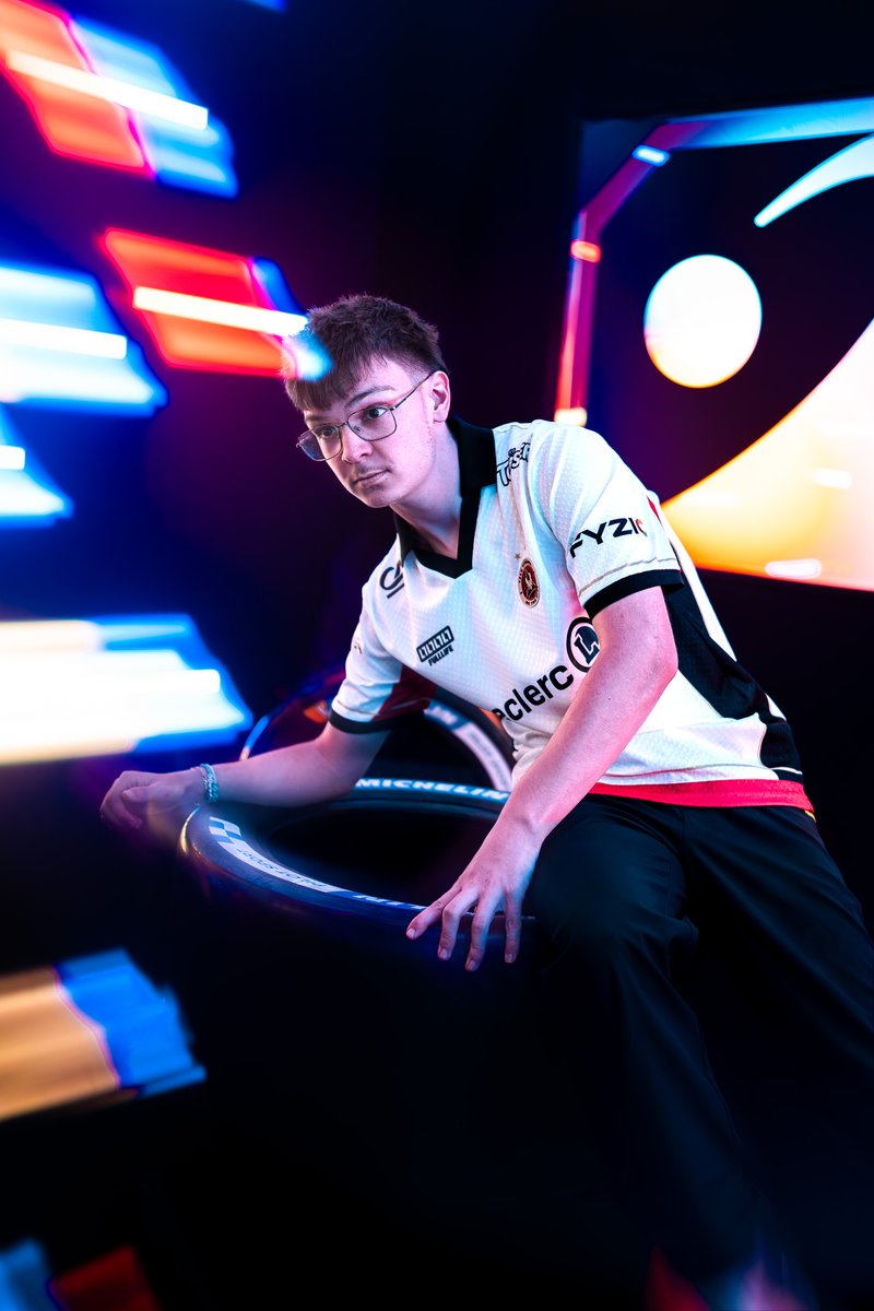 RocketBaguette's tweet photo. 📊 @ZENRLL 🇫🇷 REMPORTE SON TROISIÈME TITRE INTERNATIONAL #RLCS !

🏆 Champion du Major de Boston 🇺🇸 en 2023
👑 Champion du Monde en 2023
👑 Champion du Monde 2vs2 en 2026