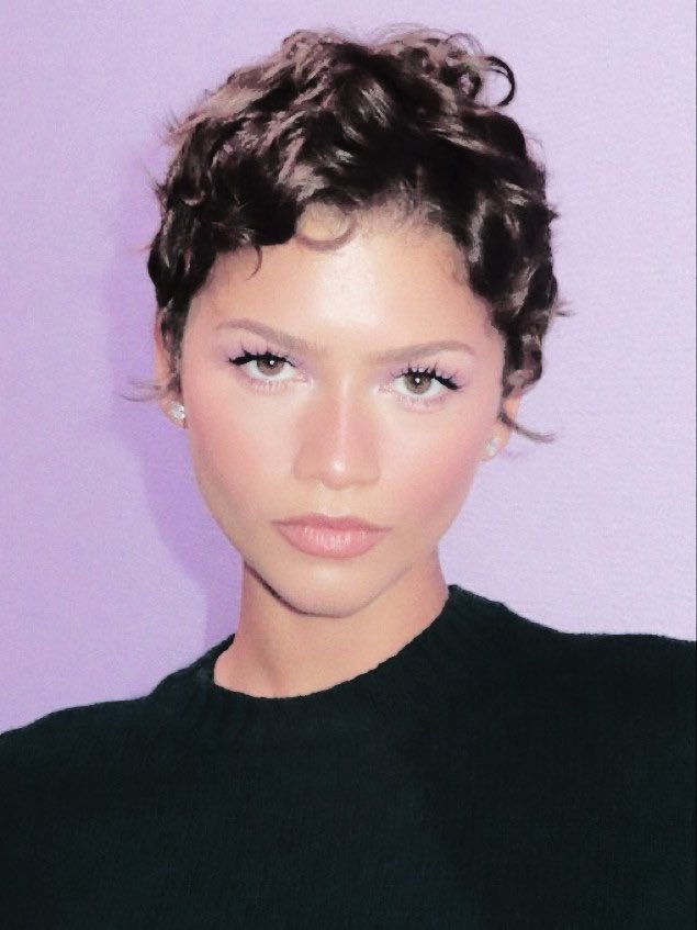 purfecplastique's tweet photo. ︎ ︎  ︎   ︎ ︎  ︎ a   moment   for   the  hair   &amp;     make   ——   up.    💋🎀💗 https://t.co/pFeoTXhB7o