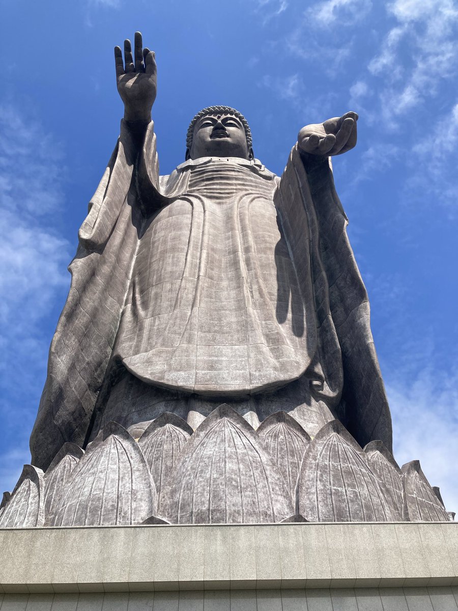 tukuyomi1207's tweet photo. 牛久大仏その2
大仏体内巡り。
にしても、何故こんな巨大な物を建設したのかその理由と総工費がどこにも見当たらない…
最後に気付いた。御朱印は基本四つあって、1日１つ。て事は4回来る事になる。
4回も来れるかな…
あ、切り絵御朱印も頂きましたよ😁
#牛久大仏
#御朱印 https://t.co/VJinLTh2Ez