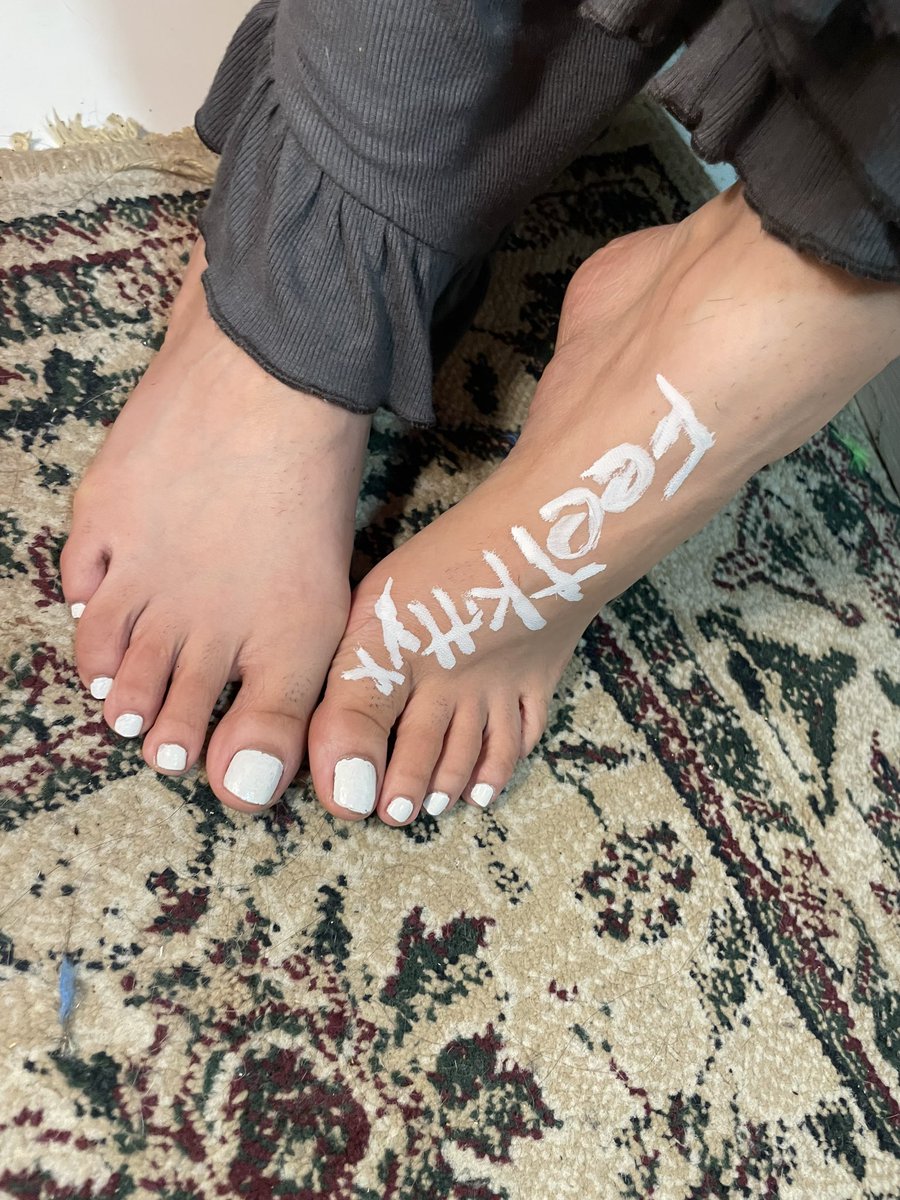 FeetKittyx's tweet photo. I need some cucks to worship my feet AINT NOTHING FUNNY HERE BITCH. #onlyfans #onlyfeet #feetworship #feetfetish #womenfeet https://t.co/0vrigRyvJ0