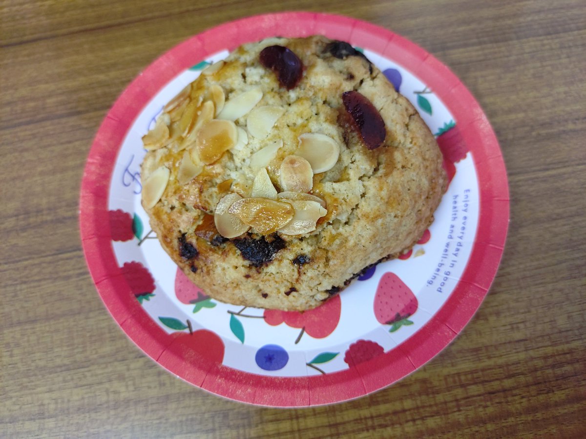 candy_373's tweet photo. 焼き菓子komugi
バークシャーココナッツ
ヨークシャーラスカル
これは知ってるぞと買ったファットラスカル

水分少なめなのでリベイクするなら短めと書いてあったので解凍でそのまま
ヨークシャーラスカルがとても好み

両方塩効いてる https://t.co/Trs7gG21U2