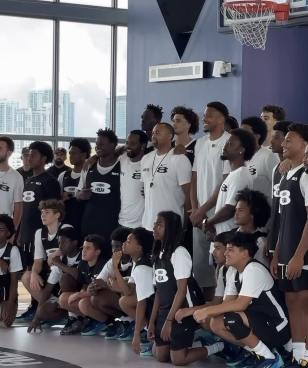 WadexFlash's tweet photo. Giannis Antetokounmpo pulled up to Miami Slam today🔥

Our superstar is already helping out the South Florida community. https://t.co/CaCsL7AG0S
