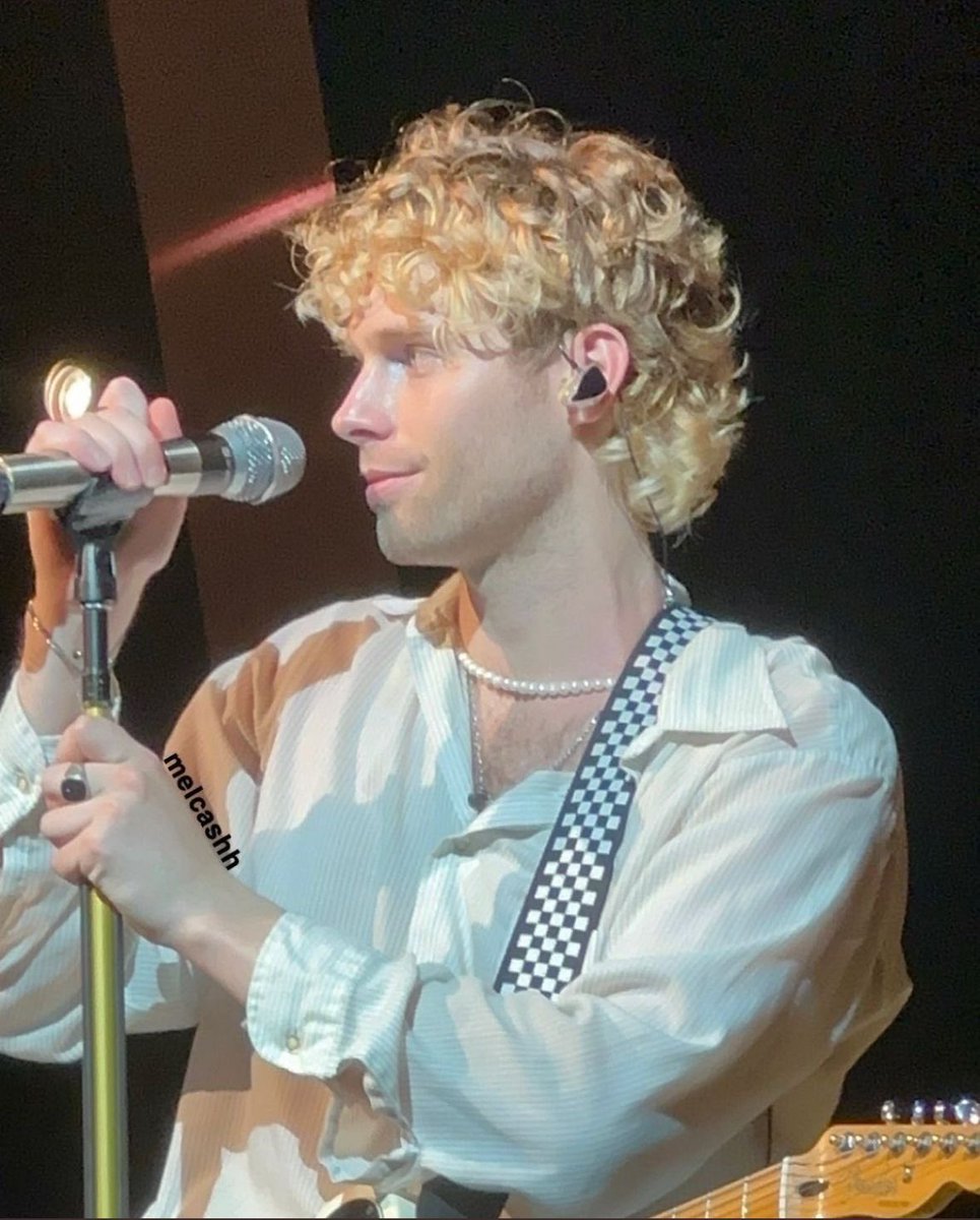 theolderyouget's tweet photo. 5 seconds of the most insane side profiles you’ve ever seen in your life https://t.co/ihMEMYp6SQ