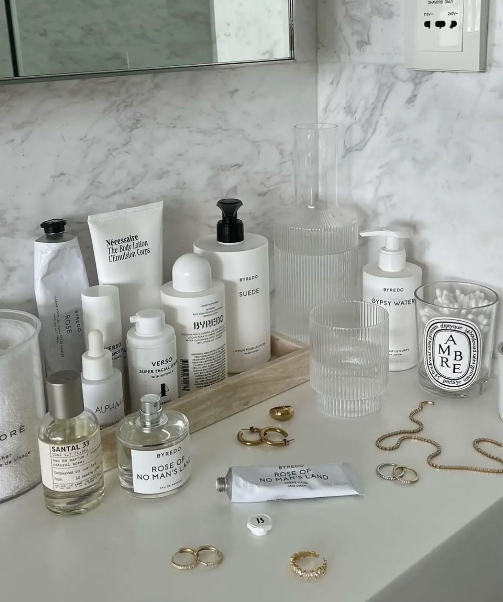 Tracerxeslam's tweet photo. Besttt bestt bestt products!! My hair had gotten thicker WEEE #AngryKoala#Scalpoil#Shampoo#Hairmist#Glossoil Koala SG https://t.co/cqtg9cwGjS
