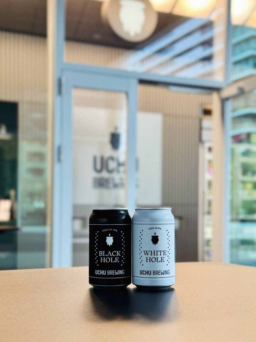 UchuBrewing's tweet photo. 【虎ノ門ヒルズのタップルームから】
English is below

シルバーウィークも、虎ノ門ヒルズのタップルームは通常通り営業しております！

クリアな飲み口ながらしっかりとした味わいの『BLACK HOLE』と、トロピカルなアロマが広がるヘイジーIPA『WHITE HOLE』。
どちらも缶でご用意しています。

天候が不安定な日が続いておりますので、ご来店の際は足元にお気をつけください。

営業時間／11時ー21時（20時30分LO）

Open today at Toranomon Hills GLASS ROCK!
Just a reminder that we’re cashless.
We don’t serve food, but feel free to bring your own!
Hours: 11am - 9pm (Last order at 8:30pm)

On Tap Now：
・COSMIC ZYME SMOOTHIE SOUR ALE／ABV 4.5%
・GEISHA SMOOTHIE SOUR ALE／ABV 5.0%
・MOON DDH WEST COAST IPA／ABV 6.5%
・Cosmic Swamp TDH DIPA／ABV 8.0%
・Space Prelude QDH TIPA／ABV 9.0%
・SPACE AXE DOUBLE INDIA PALE ALE／ABV 8.0%

Enjoy your purchased can at our space for an additional 100 yen (including plastic cups).
缶の商品も店内・テラスでお飲みいただけます（1缶あたり+100円いただきます）。
虎ノ門ヒルズ内で購入されたフードの持ち込みは大丈夫です。

Uchu Brewing Toranomon
虎ノ門ヒルズ　グラスロック2階

＊＊＊＊＊

タップルーム小淵沢

【9月の営業日】
金・土： 13時〜20時（LO：19:45）
日曜日：11時〜18時（LO：17:30）

9/21（月・祝）、9/22（火・祝）、9/23（水・祝）も営業いたします。
※9/23（水・祝）は11時〜18時まで営業

【10月の営業日】
金・土： 13時〜20時（LO：19:45）
日曜日：11時〜18時（LO：17:30）

10/11（日）は13時〜20時まで営業
10/12（月・祝）は11時～18時まで営業
＊10/4（日）は臨時休業とさせていただきます。