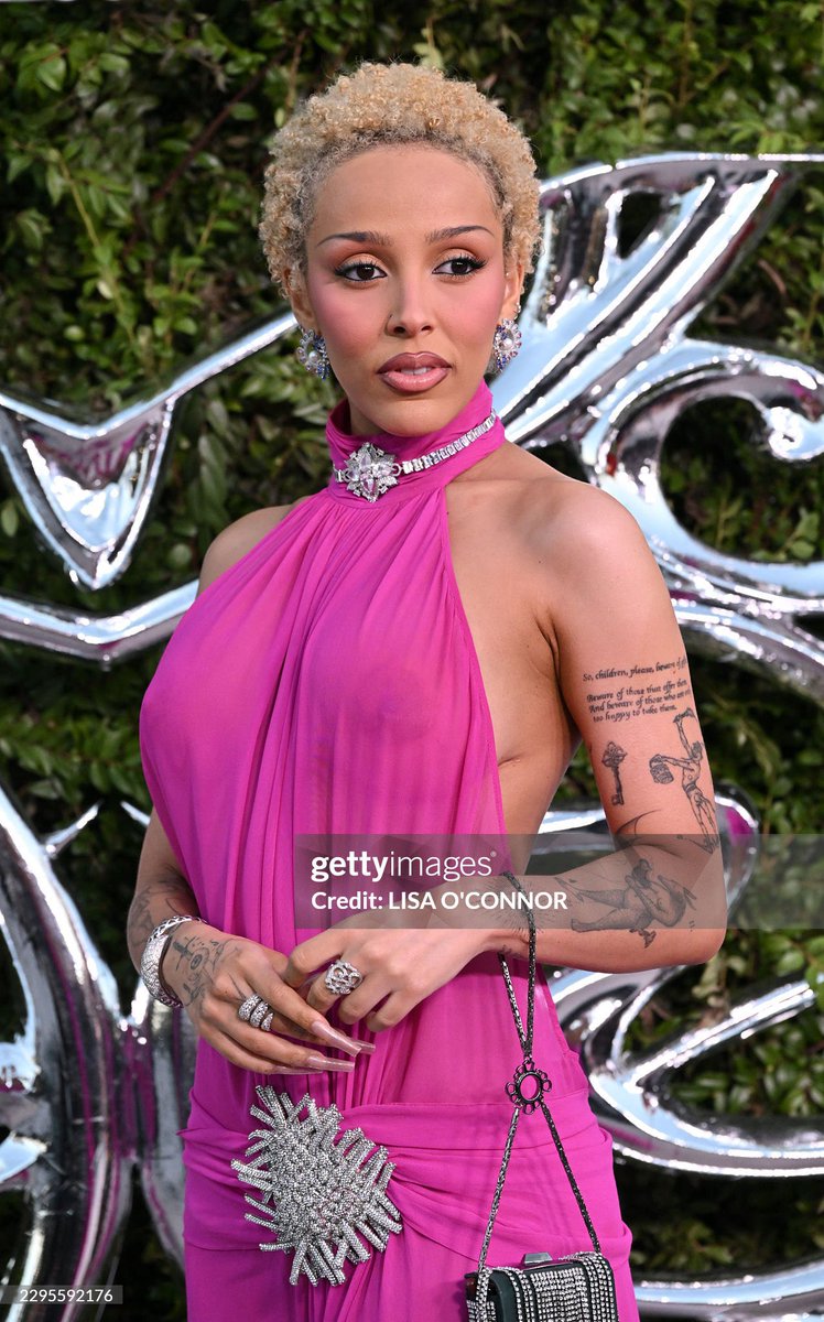 DojaHQs's tweet photo. Doja Cat at the Lucas Museum of Narrative Art opening night celebration in Los Angeles. https://t.co/7AyD8jaLYL