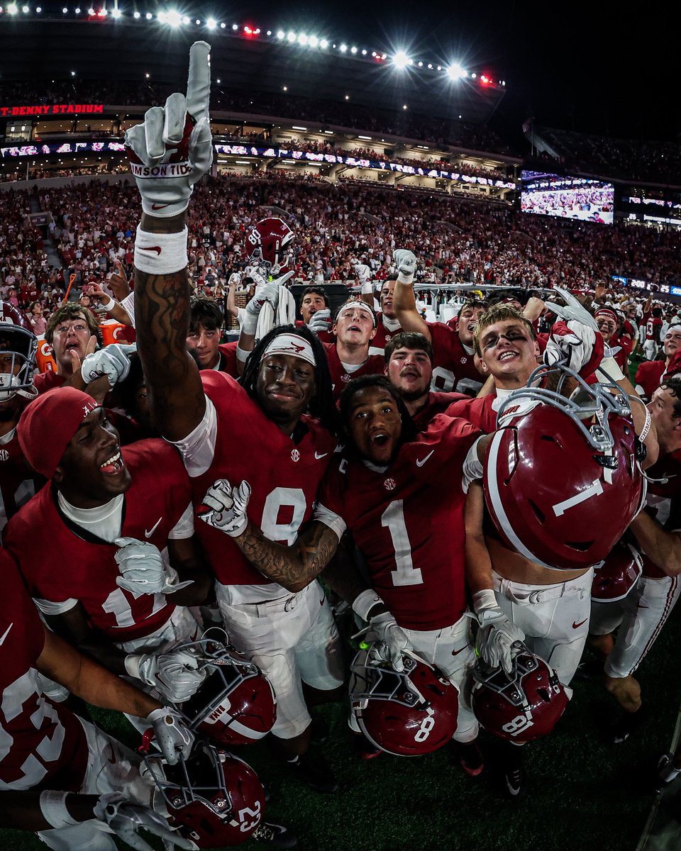 AlabamaFTBL's tweet photo. Win as ONE 👊 https://t.co/rYNsmpMEOw