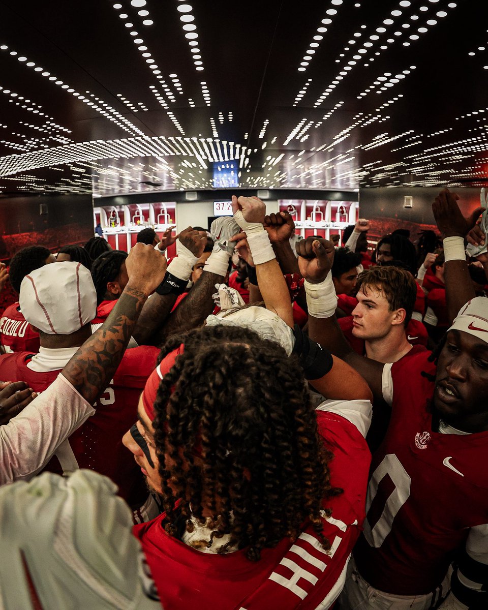 AlabamaFTBL's tweet photo. Win as ONE 👊 https://t.co/rYNsmpMEOw