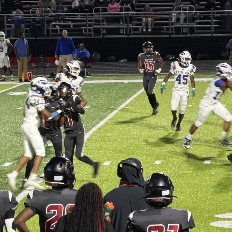 RichTownshipHS's tweet photo. The Raptors came out on top over Bloom in an incredible night under the lights! The energy was electric from start to finish, with Poms, Band, Cheer, Flag Football,  &amp; makeup club face painting all adding to the excitement.
What a fantastic night to be a Raptor! 🏈 https://t.co/iTTV27RRRk
