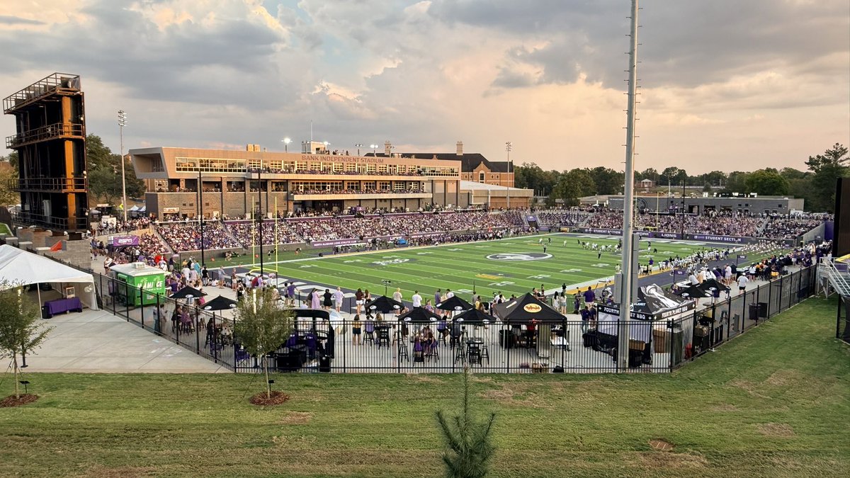 cfbcampustour's tweet photo. 📸 Shot of the Night 📸

Bank Independent Stadium - Florence, AL

• First career @UNAFootball game
• FCS school #115 (out of 128) https://t.co/CKBse6tTy2