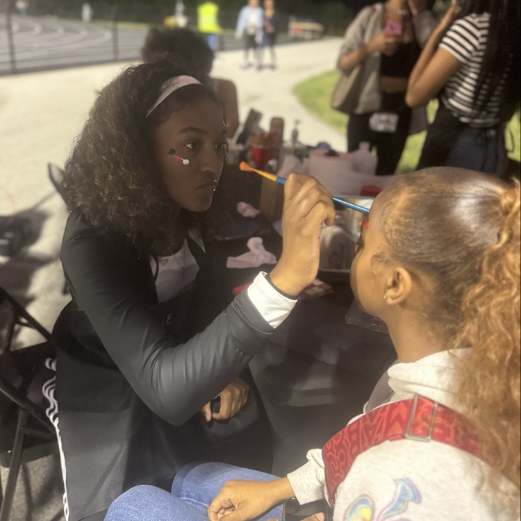 RichTownshipHS's tweet photo. The Raptors came out on top over Bloom in an incredible night under the lights! The energy was electric from start to finish, with Poms, Band, Cheer, Flag Football,  &amp; makeup club face painting all adding to the excitement.
What a fantastic night to be a Raptor! 🏈 https://t.co/iTTV27RRRk