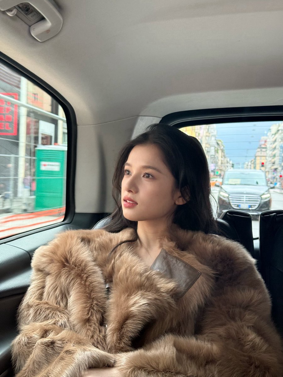 crbfvs's tweet photo. zhang jingyi 🫶🏻🐻✨🤎 https://t.co/f69xdiTw04