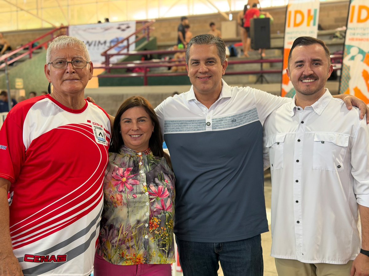 RamonCorralA's tweet photo. Volver a una alberca después de 40 años trae muchos recuerdos. 🏊‍♂️

Hace 40 años yo también competía como nadador, y hoy fue muy especial regresar a este ambiente en la competencia de natación, edición Elizabeth Arbizu Reynoso, una gran campeona nacional.

Qué gusto reencontrarme con esta pasión y compartir con todas y todos los participantes. ¡Mucho éxito! 👏🏼🏊‍♀️🏊‍♂️
