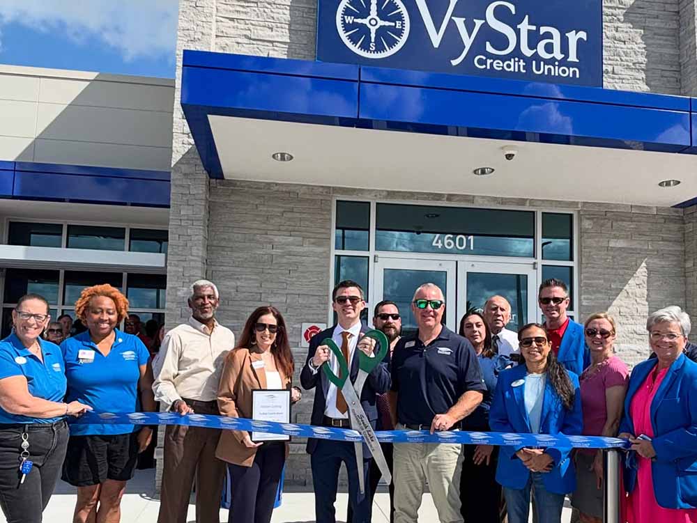 SouthLakeTablet's tweet photo. VyStar Credit Union Celebrates Its Clermont Location https://t.co/fobInXUQjv https://t.co/8xqLXmmtQ9