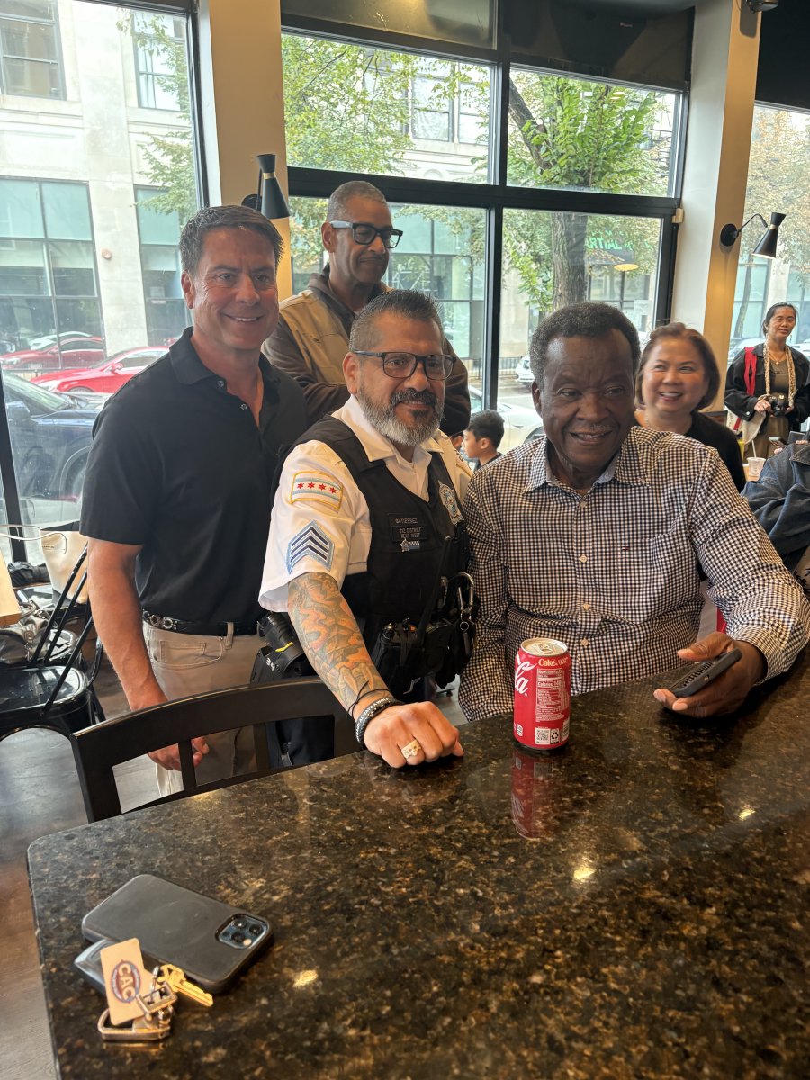 DrWillieWilson's tweet photo. We had a wonderful time celebrating the grand opening of Fry N’ Wings on Chicago’s Westside! The food was delicious, and the Filipino community was warm and welcoming. Let’s continue supporting our small businesses. Many blessings and much success! https://t.co/vd5MX0FDSm