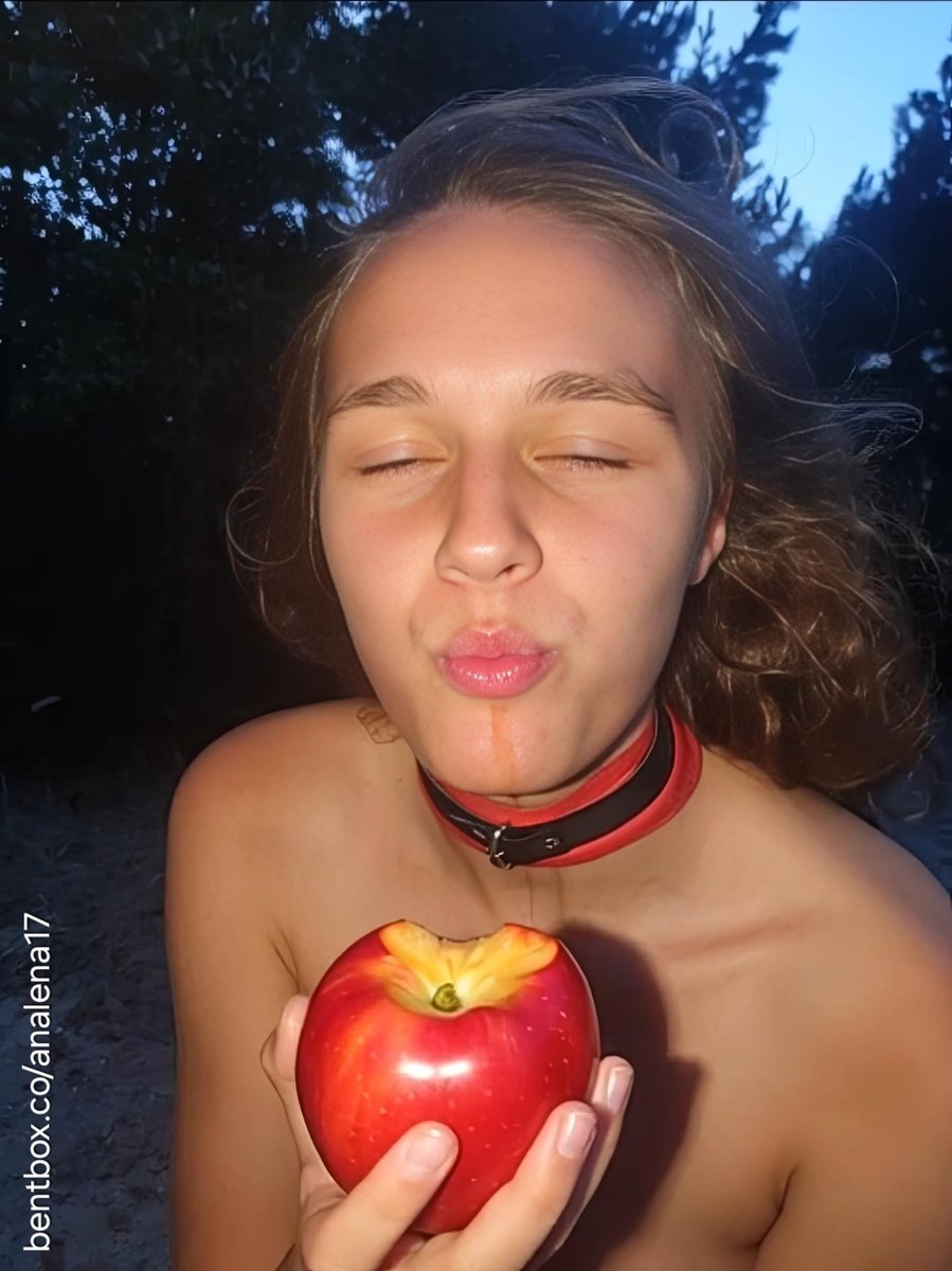 teddyWuschel's tweet photo. So, what do you actually feed your toyGirls? Mine gets fruit pretty often. Either way, I definitely make sure my little toyGirl-pet eats healthy. A well-kept toyGirl is a happy toyGirl, obviously. https://t.co/4mSNirH7UZ