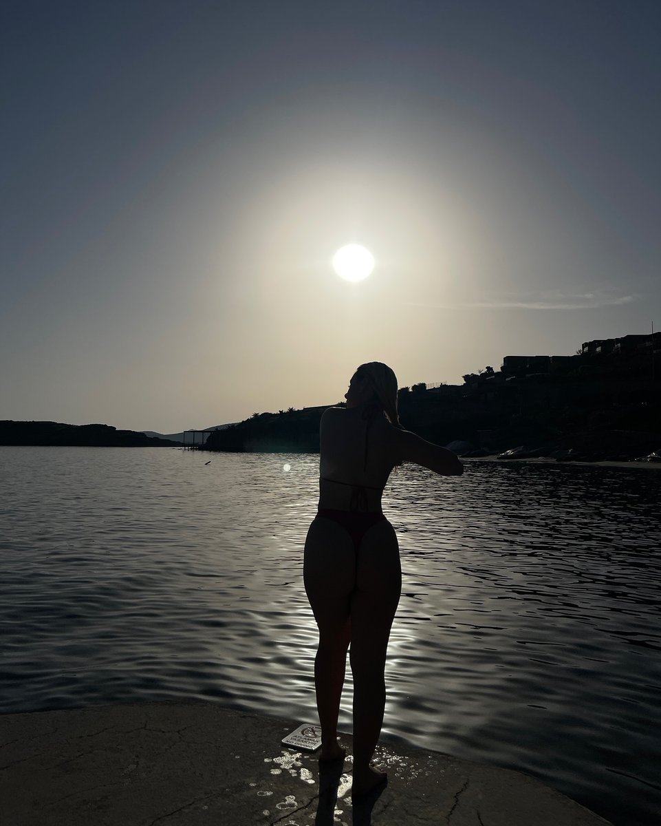 ThongBikinis's tweet photo. instagram: @melkutuk

#thong #bikini #beach #thongbikini https://t.co/PX7M49bUV6