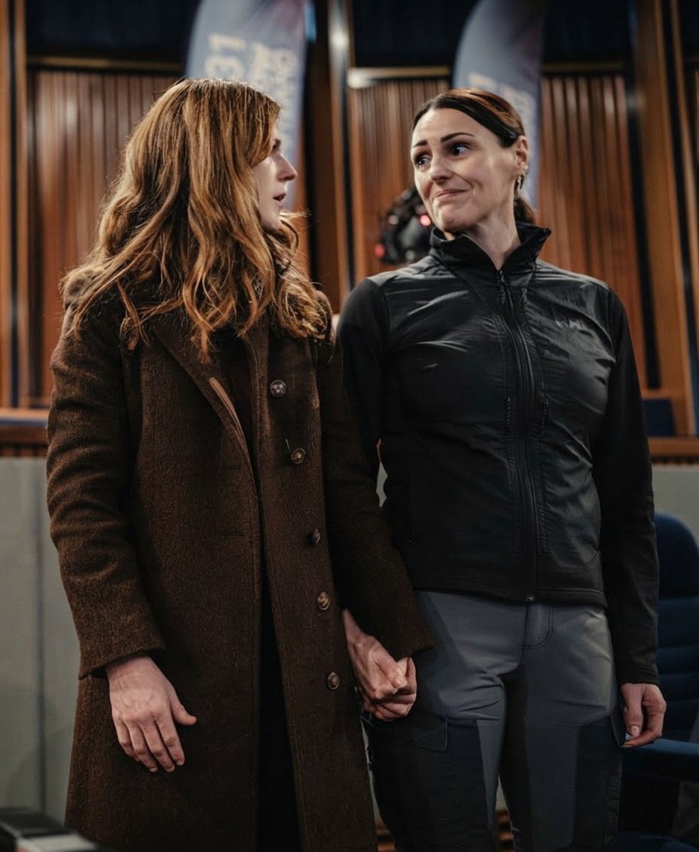 Sophie_G55's tweet photo. I can’t get over how amazing Amy and Kirsten have looked this season #vigil https://t.co/4WWNRNSRwH