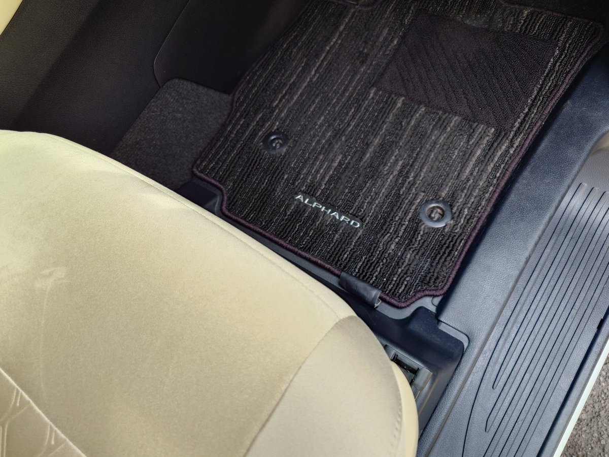 Shun070107's tweet photo. 社用車の定期作業。

内外装のクリーニング。
いつも応援ありがとうございます。

天気が荒れるようですね。
皆様も道中お気をつけて。

パートナー企業様についてはこちらから。
↓
https://t.co/3Fq26Q0a5F https://t.co/ToDIBZTiRT