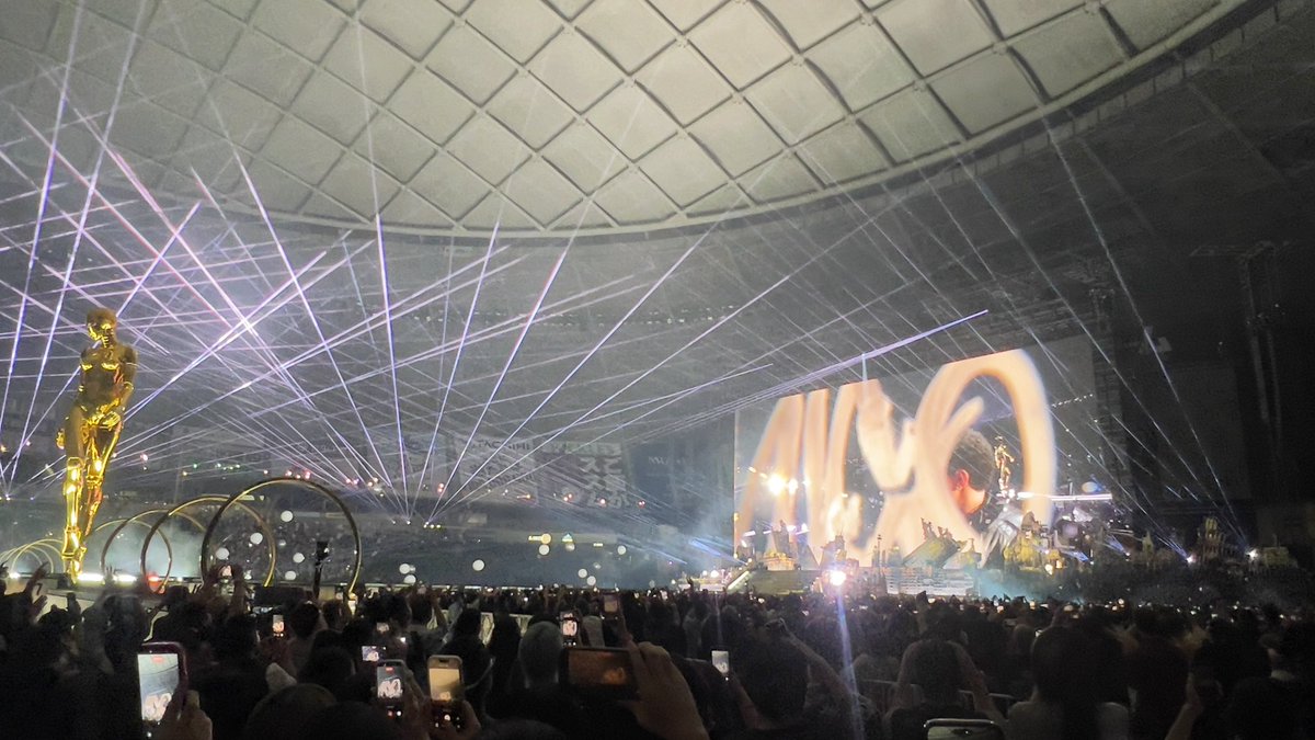 jajanken___'s tweet photo. 曲,声,演出,空間,全てが心地よすぎた。
聴いてて「いつまで歌い続けるん！？」って思うくらい肺活量、体力、流石世界トップクラスのアーティスト本当に感動しました。
日本に来てくれてありがとう！！
 #theweeknd  #ザウィークエンド https://t.co/RZdV1NKxC1
