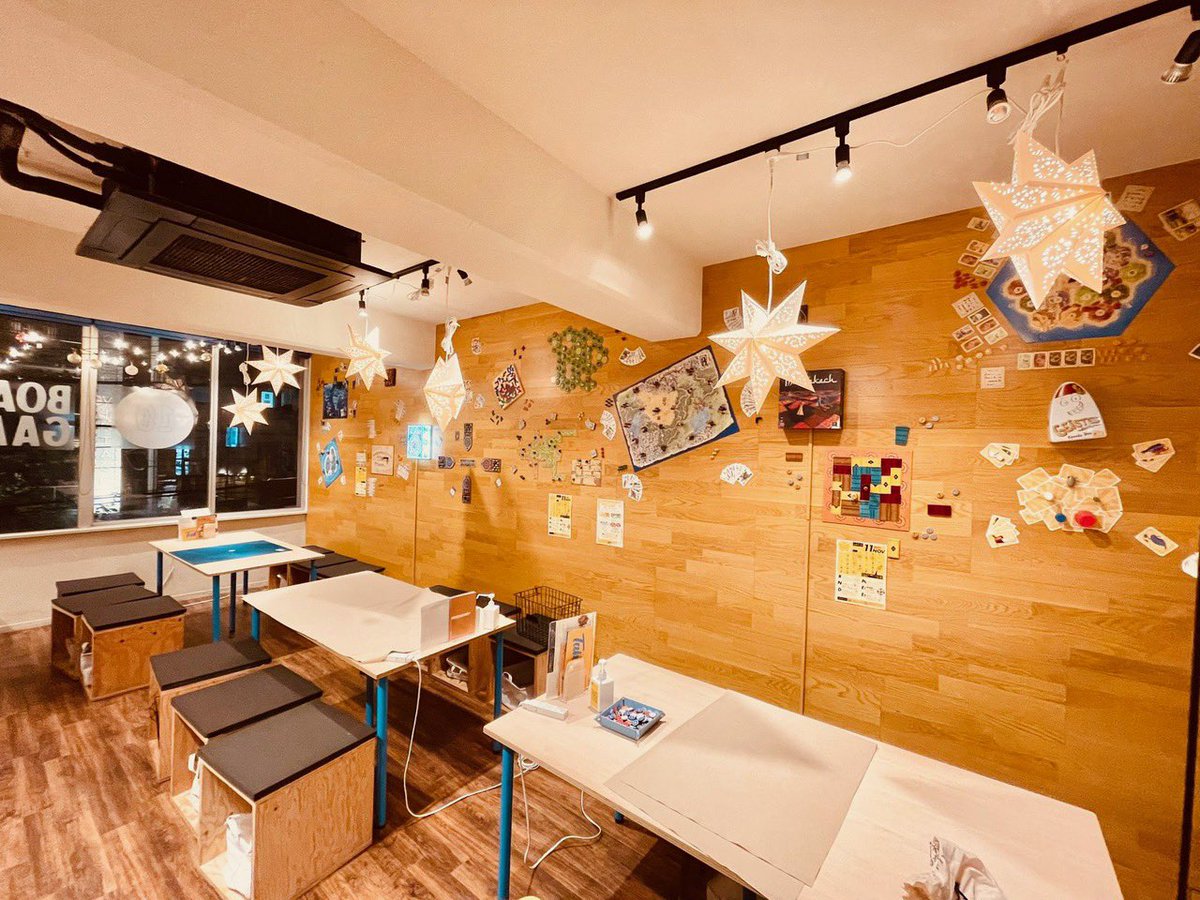 eg813jwave's tweet photo. 🕊️【hummingbird】
今日は、ボードゲームカフェ ＆ バー
「テンビリオンポイント」さんに注目👀

コンセプトは、「街のみんなの給水所」

詳しくはこちらから💁‍♂️
🔗https://t.co/eQy6K2vDH4

#eg813 #jwave https://t.co/d9wgeaHfrw