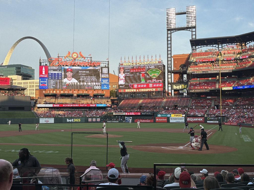 StL_Clayton's tweet photo. Views

Taken right before a two home run smh https://t.co/1pklfBEi1k