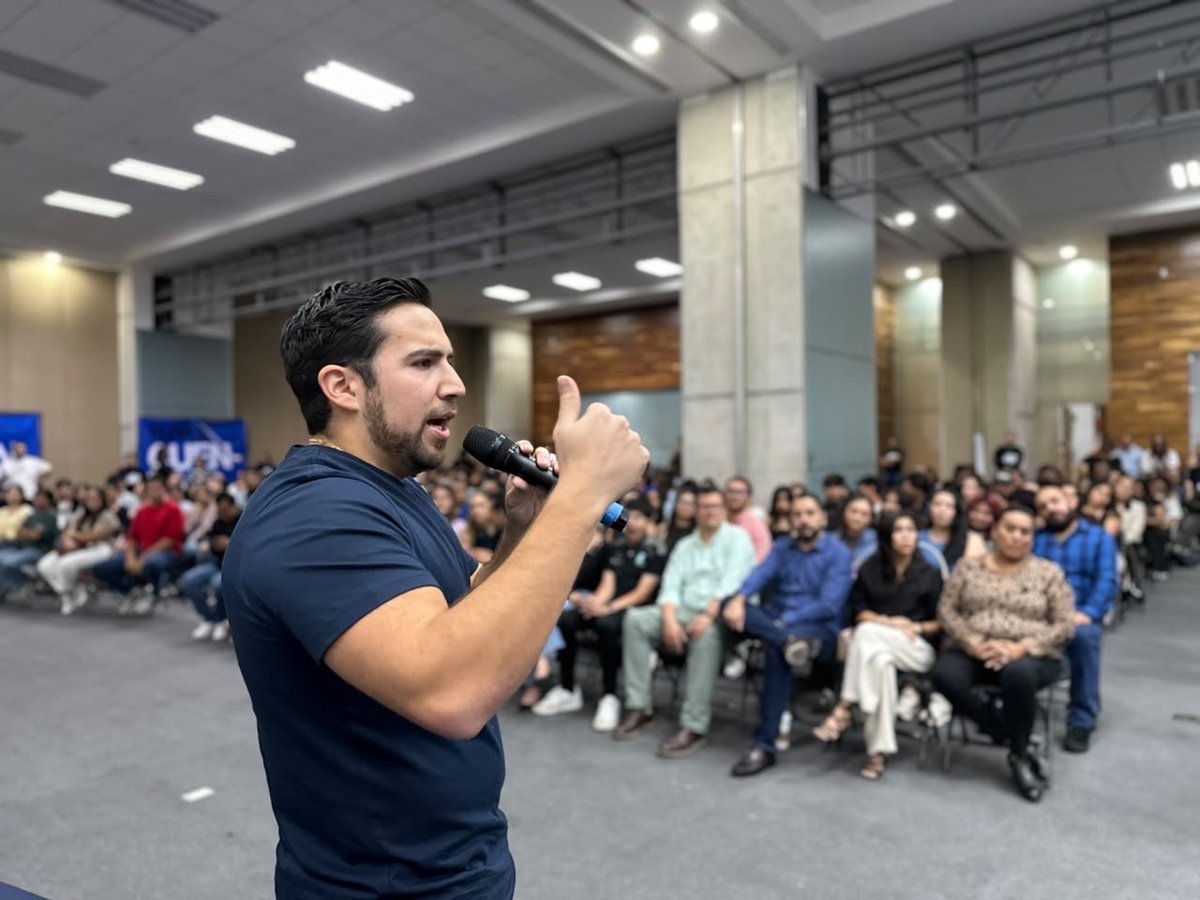 Luisfecalderonz's tweet photo. Tuve la oportunidad de platicar con jóvenes hidrocálidos, sobre lo importante que es que los jóvenes nos involucremos en política.

Fue un honor estar con ustedes! Les agradezco profundamente su atención, tiempo y disposición.

Muchas gracias @almahildam por la invitación! https://t.co/98ftgtD9iC
