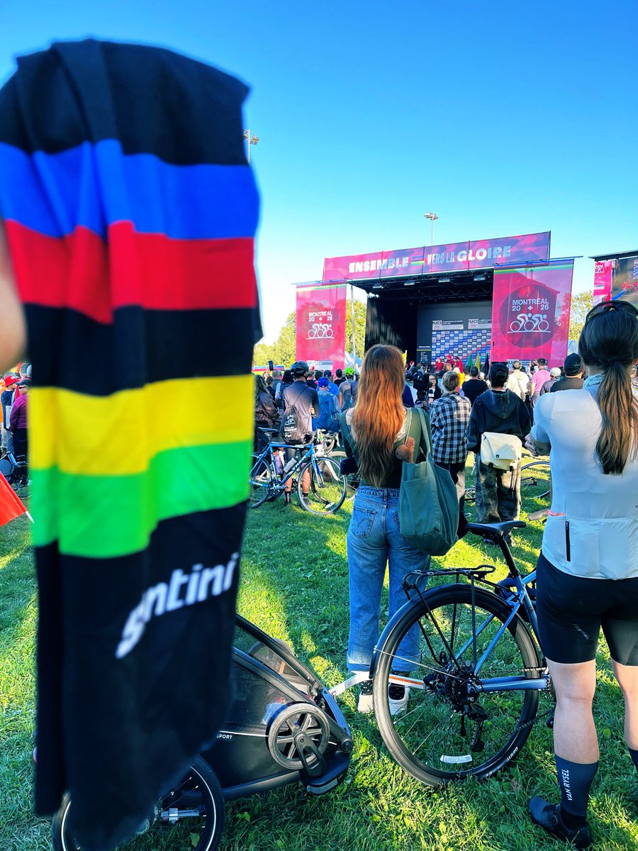 santhiago1897's tweet photo. Mundial ciclismo 🥰 🚵‍♀️🫀 https://t.co/tOUtKML0ya
