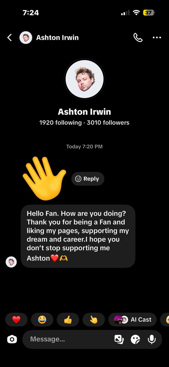 mashtonmaxxing's tweet photo. guys THE Ashton Irwin just dm’d me how crazy https://t.co/Q7zR2MwTCN