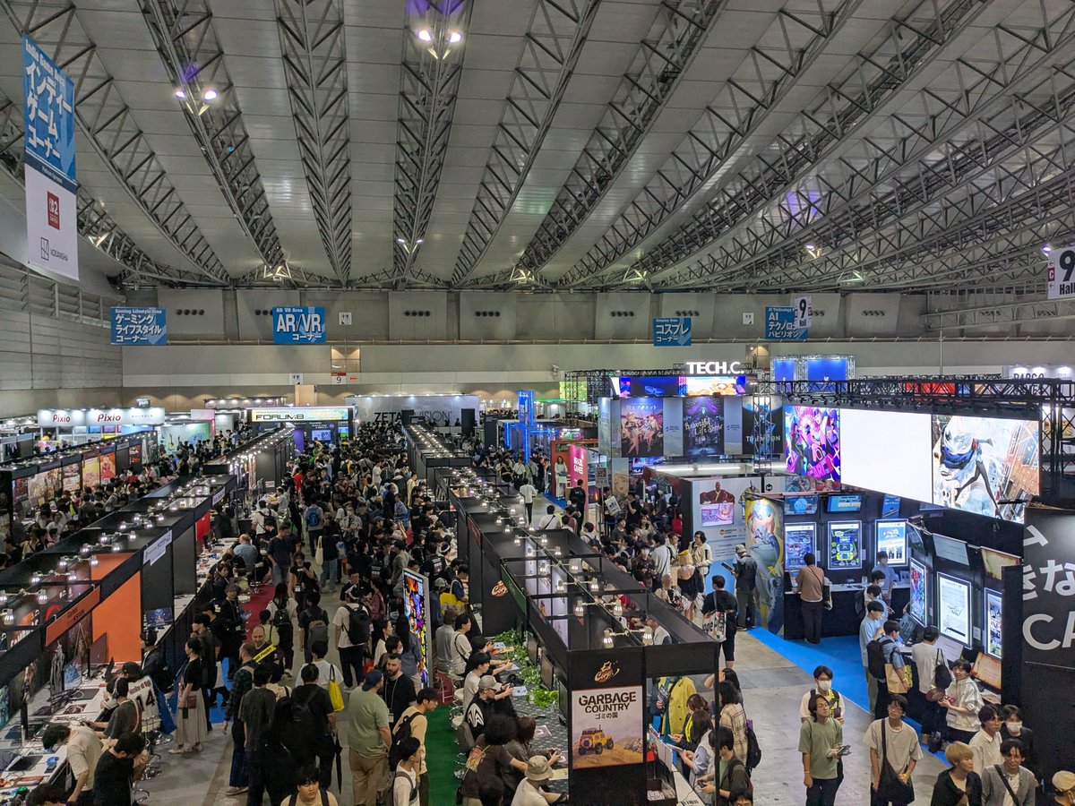 e_niigata's tweet photo. 東京ゲームショウ参戦1日目無事終了しました！
人人人！
だけど、みんな目を輝かせながら楽しんでいました🎮️
みんなヘロヘロになるまでたくさん歩きました！

#TGS2026 
以下、ホテル編 https://t.co/JP2jqNSobp