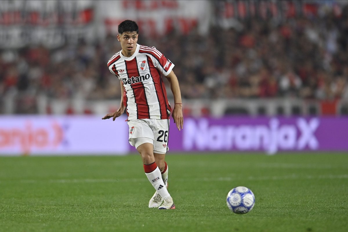 RiverPlate's tweet photo. ⌚️ 20' ST River 1 - Huracán 1

#VamosRiver ⚪️🔴⚪️ https://t.co/97qBrJ7ptj