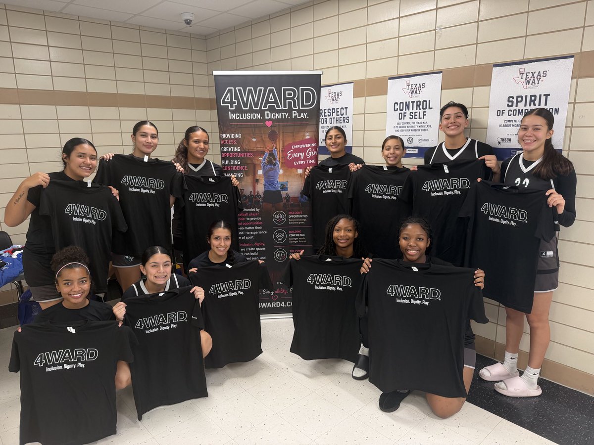 swisd_swhgbball's tweet photo. What an amazing day of Basketball at SW! 
 
Girls went 1-1, lost by 5 to a solid Johnson team and took the win vs O’Connor. 

This team is fun to watch and I 💚 that they ❤️ each other https://t.co/CUFWHXPR2Z