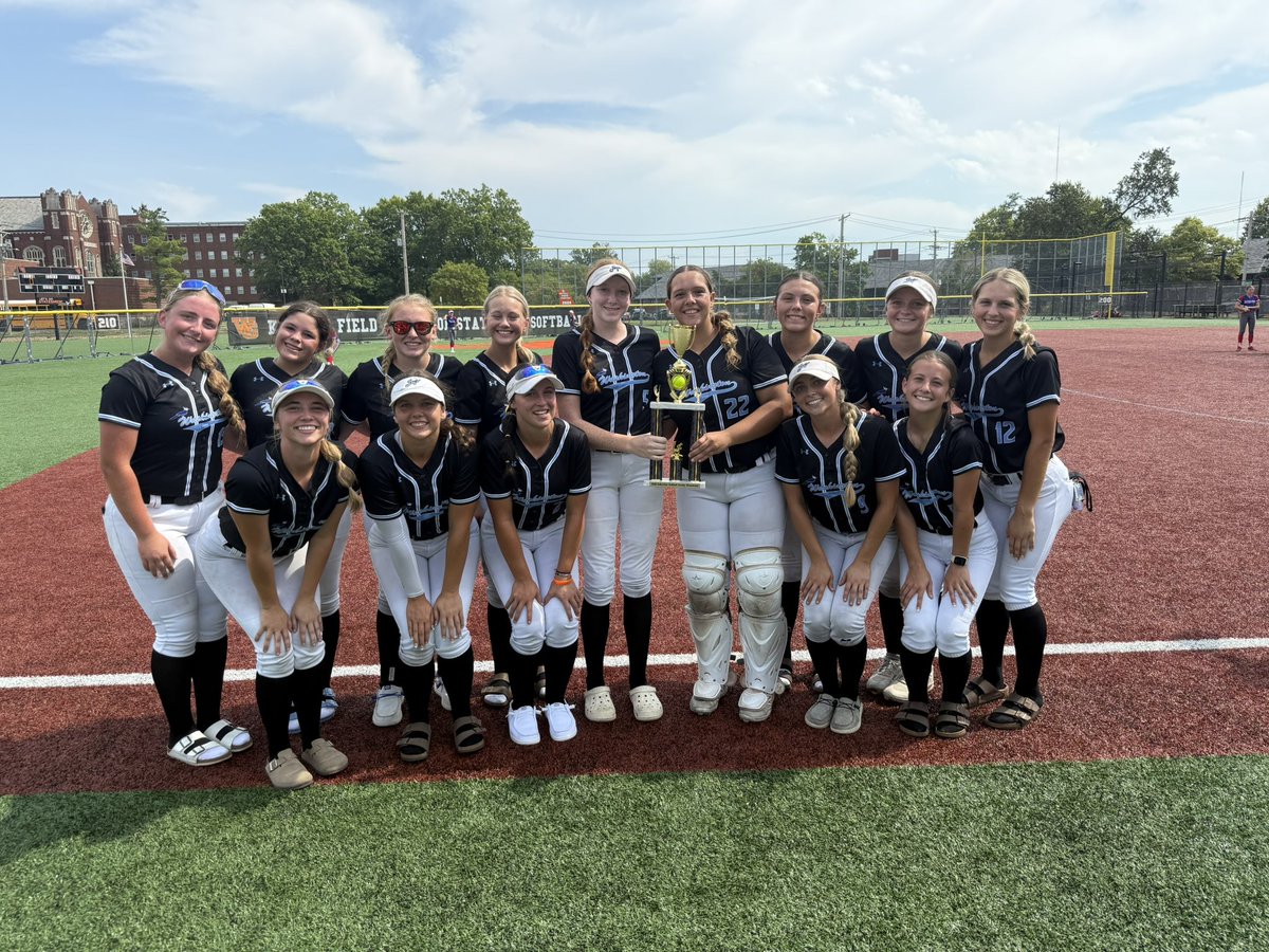 WHSBlueJays's tweet photo. With their three wins this weekend, our softball girls are the Webster Groves Tournament Champs! https://t.co/zz8tIetADn