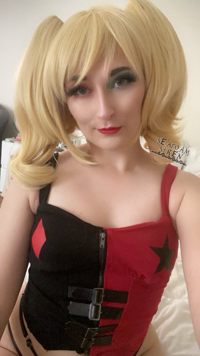 SirenSeafoam's tweet photo. Happy Batman Day from your favorite Harley ❤️🖤 https://t.co/RxVhXJDHrf