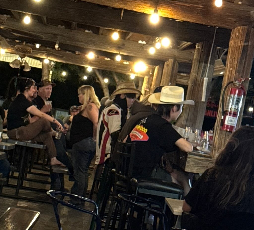 BTSarg_official's tweet photo. 🍽️💜 #FlashbackFriday
El restaurante Pioneer Saloon de Goodsprings, Nevada, compartió fotos de BTS durante su visita ✨
“Disfrutamos mucho de recibir a BTS la última vez que vinieron a la ciudad.” 💜
https://t.co/UB3D7OU9Sg
#BTS #BTSARMY https://t.co/GOLZFQc3Z9