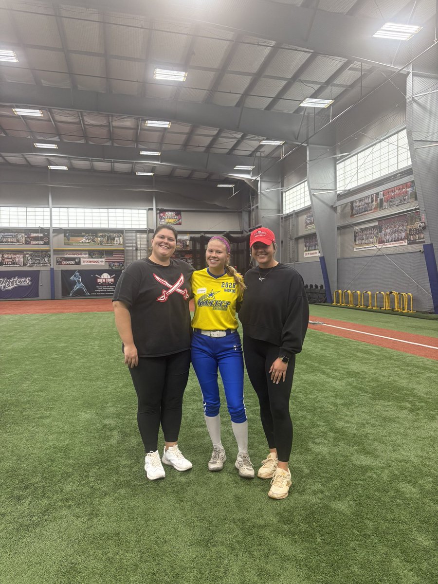 MilagrosHaskins's tweet photo. Had an amazing time at MSOE camp today! Saw some familiar faces and learned new drills to incorporate into my pregame and practice routine! Thank you so much @SieraSpahiu and the @msoe_softball team for an awesome camp! @SelectFPBH https://t.co/7pcaZvsnR8